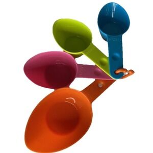 Measuring cup set - 4‎ pieces in bright colors - durable plastic - kitchen tool